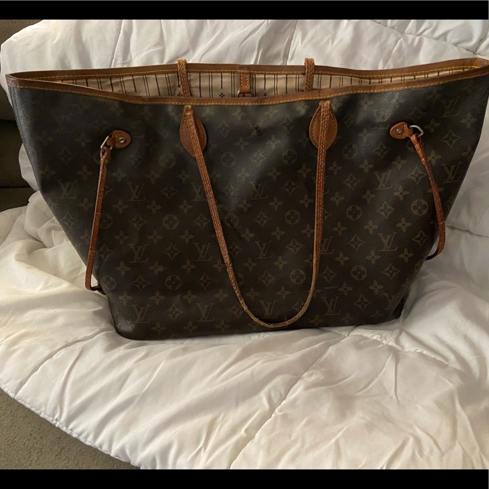 LV NeverFull Authentic GM in used condition